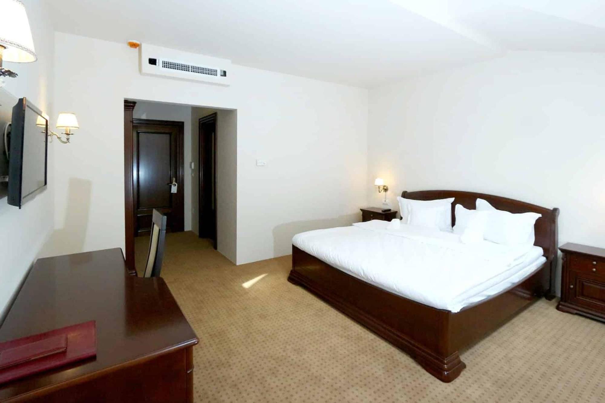 Green Park Boutique Hotel Focşani Екстериор снимка