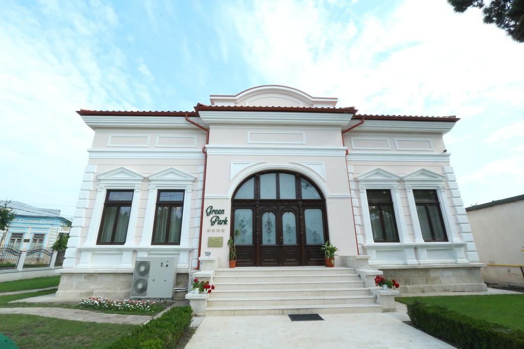Green Park Boutique Hotel Focşani Екстериор снимка